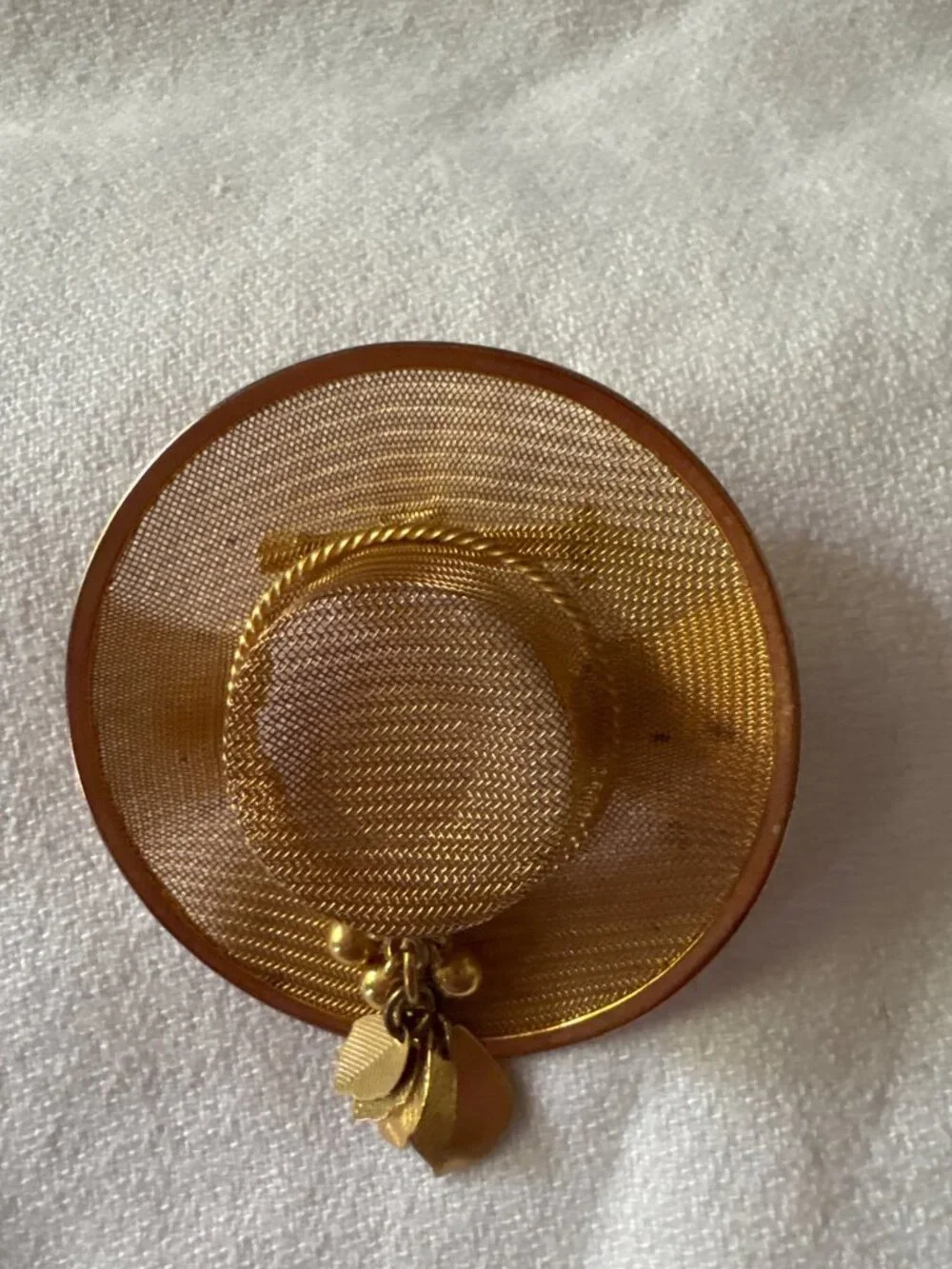 Vintage 80's Gold-Tone Mesh Hat Brooch With Dangling Leaf Charms
